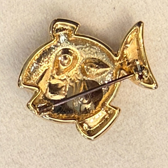 Vintage Small Gold Tone Fish Brooch Colorful Rhinestones Whimsical Fun - Picture 5 of 7